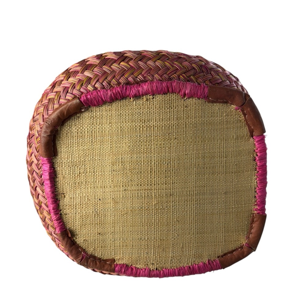 Weaved Tulip Bag W/ Handcut Leather Handles - Picture 5 of 7